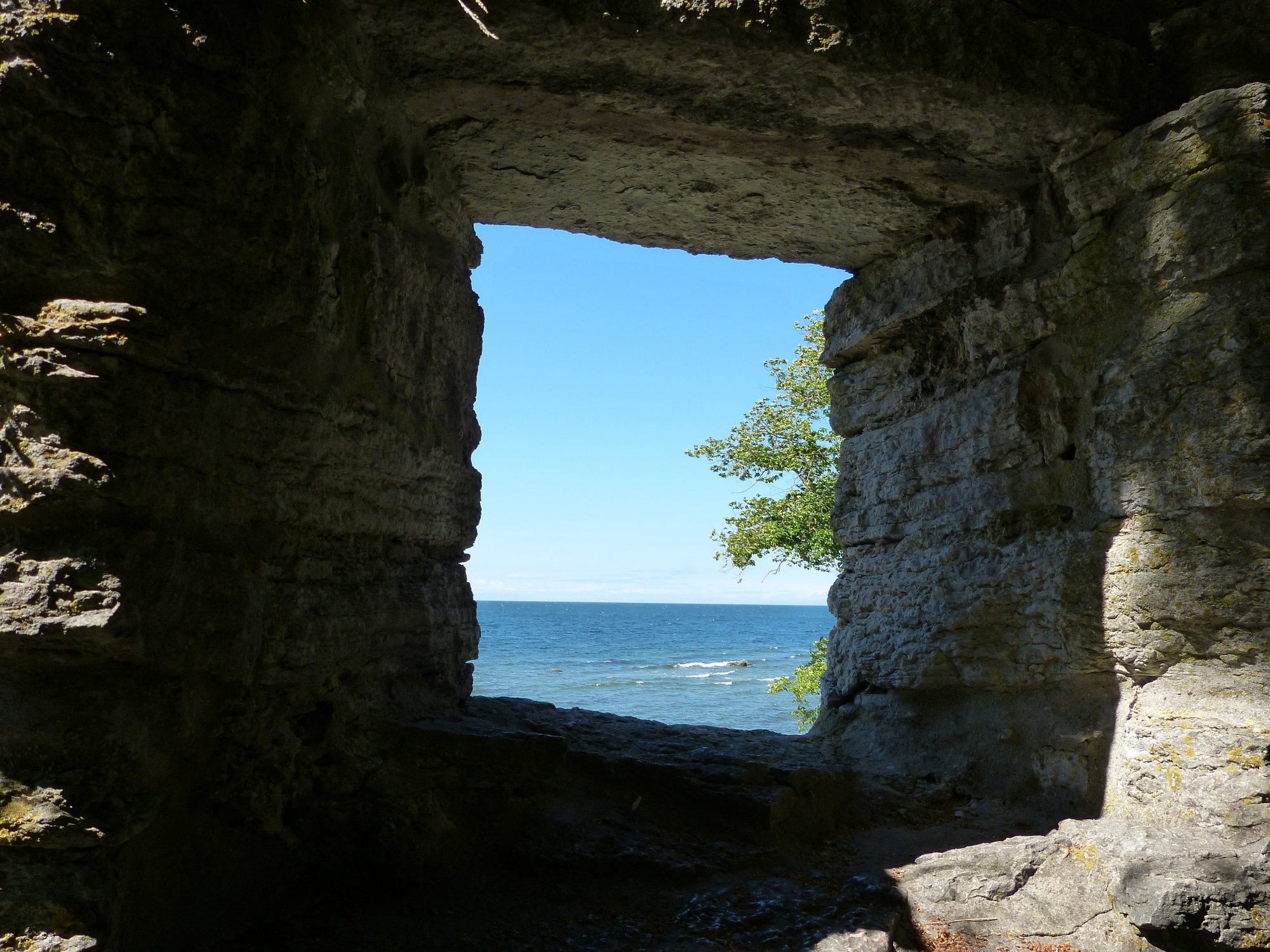 Sea view throuch city wall